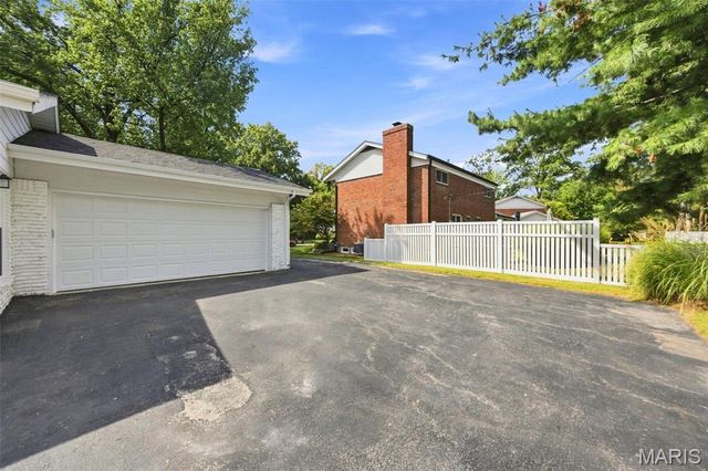 165 Saddleford Drive, Chesterfield, MO 63017