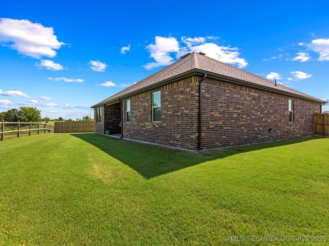 1507 Foxtail Park Lane, Bartlesville, OK 74006