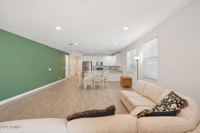 1545 W CARMEN Street, Phoenix, AZ 85041