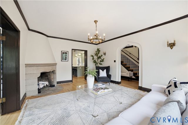 3330 W Franklin St, Richmond, VA 23221