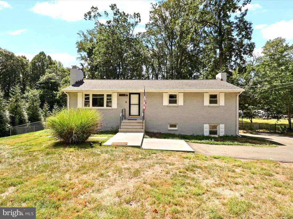 11929 WAPLES MILL RD, Oakton, VA 22124