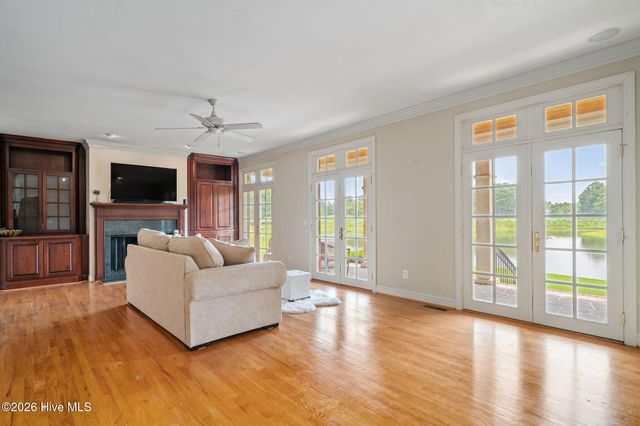 148 E Grandiflora Drive, Wallace, NC 28466