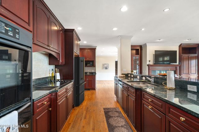 148 E Grandiflora Drive, Wallace, NC 28466