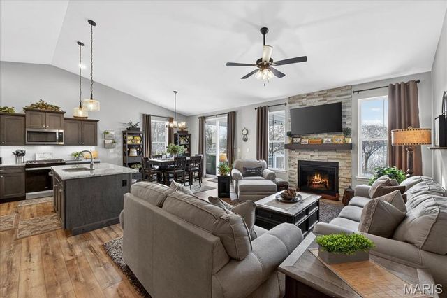 2002 Morningside Place, Maryville, IL 62062