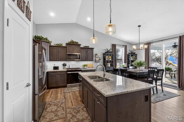 2002 Morningside Place, Maryville, IL 62062