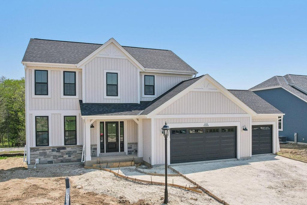 N174W20608 Laurel Springs CIRCLE, Jackson, WI 53037