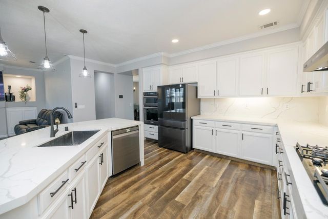 1766 Churchill Downs Cir, Oakdale, CA 95361