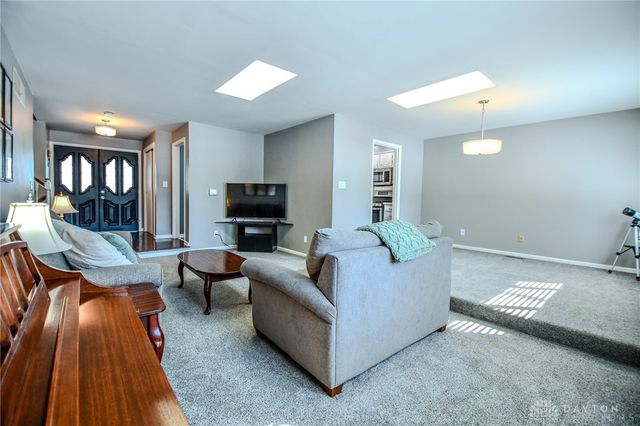 906 New England Avenue, Dayton, OH 45429