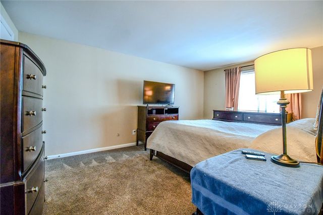 906 New England Avenue, Dayton, OH 45429