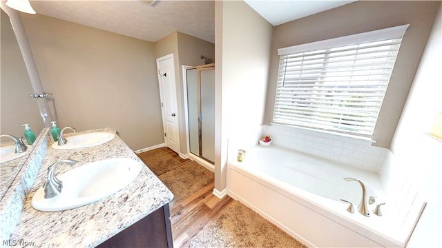 940 Longitude Lane, Amherst, OH 44001