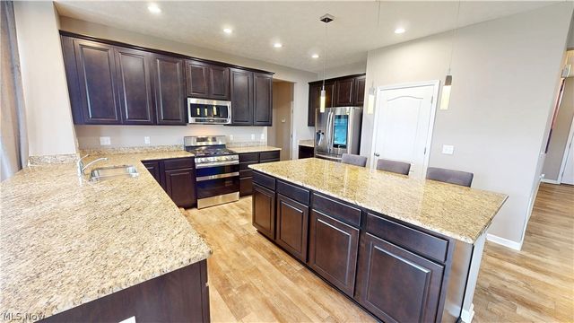 940 Longitude Lane, Amherst, OH 44001