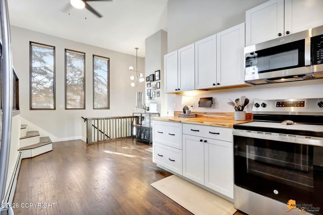 3511 Amber Bay Loop, Anchorage, AK 99515