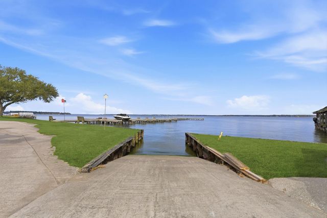 43 Regency Point, Montgomery, TX 77356