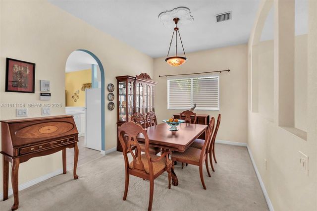 7921 E Exeter Boulevard E 202, Tamarac, FL 33321
