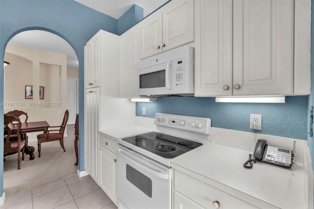 7921 E Exeter Boulevard E 202, Tamarac, FL 33321