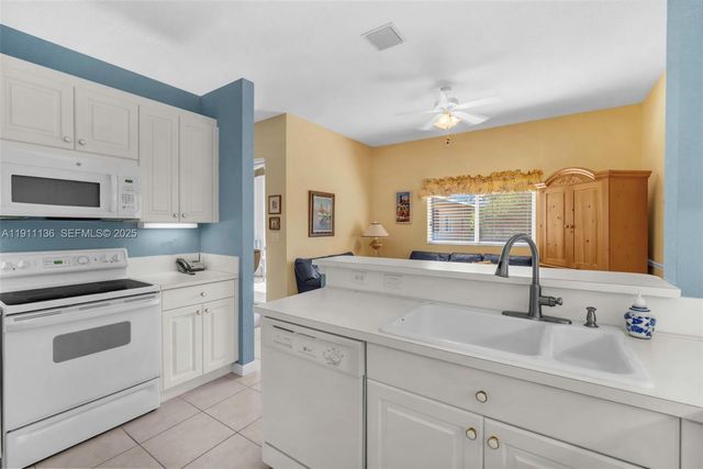 7921 E Exeter Boulevard E 202, Tamarac, FL 33321