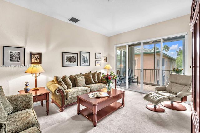 7921 E Exeter Boulevard E 202, Tamarac, FL 33321