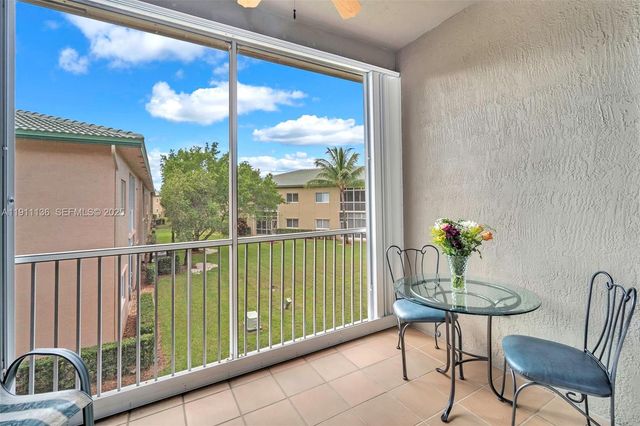 7921 E Exeter Boulevard E 202, Tamarac, FL 33321