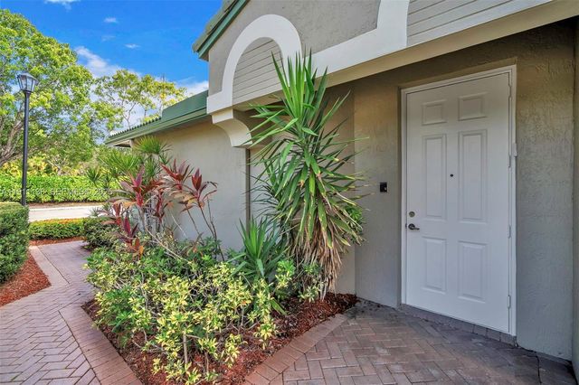 7921 E Exeter Boulevard E 202, Tamarac, FL 33321