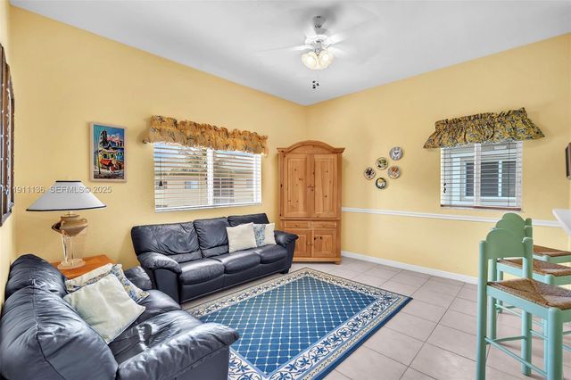 7921 E Exeter Boulevard E 202, Tamarac, FL 33321