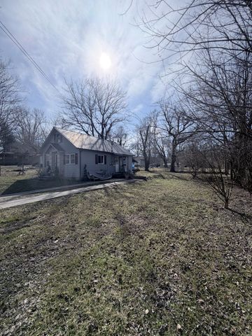 962 3rd St, Tracy City, TN 37387