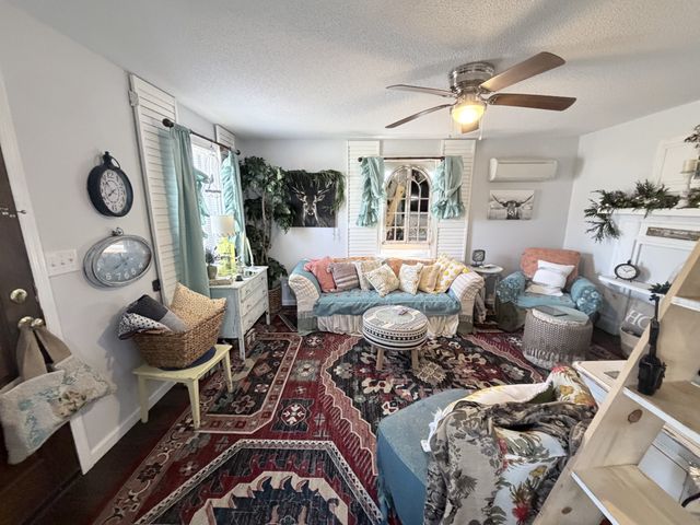 962 3rd St, Tracy City, TN 37387