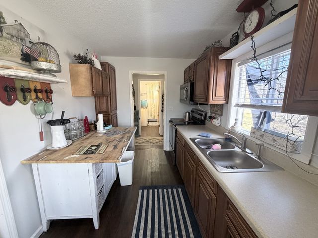 962 3rd St, Tracy City, TN 37387