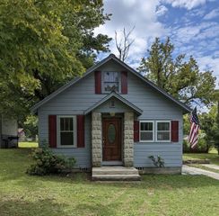 962 3rd St, Tracy City, TN 37387