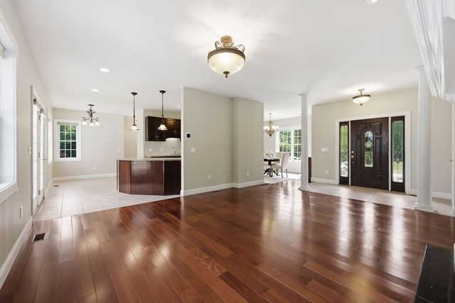 413 Batchelor St, Granby, MA 01033