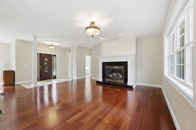 413 Batchelor St, Granby, MA 01033