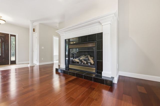 413 Batchelor St, Granby, MA 01033