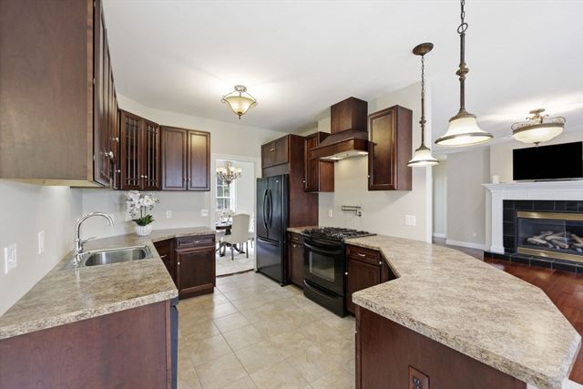 413 Batchelor St, Granby, MA 01033