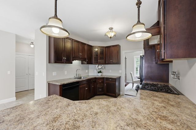 413 Batchelor St, Granby, MA 01033