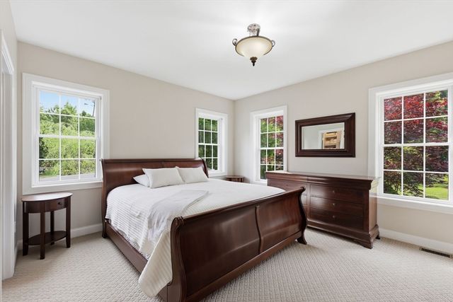 413 Batchelor St, Granby, MA 01033