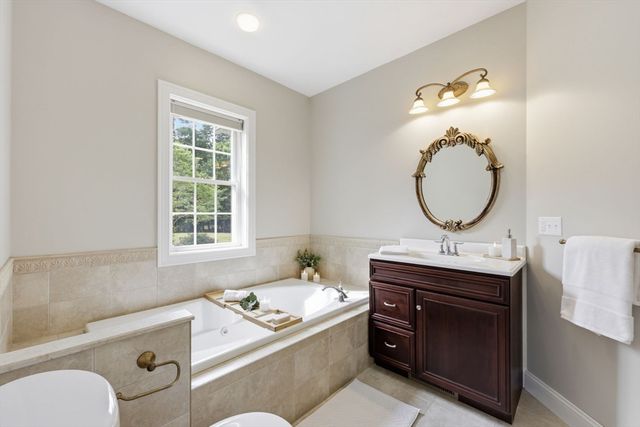 413 Batchelor St, Granby, MA 01033