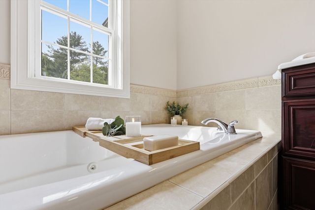 413 Batchelor St, Granby, MA 01033