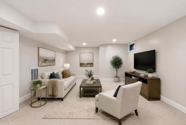 413 Batchelor St, Granby, MA 01033