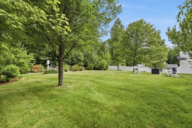 413 Batchelor St, Granby, MA 01033
