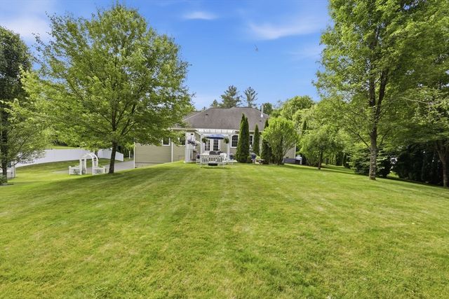 413 Batchelor St, Granby, MA 01033