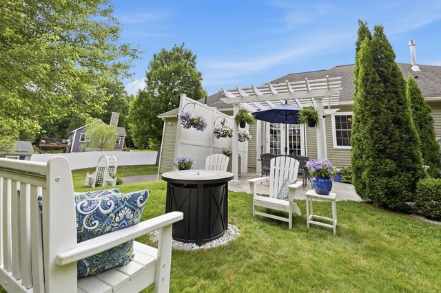 413 Batchelor St, Granby, MA 01033