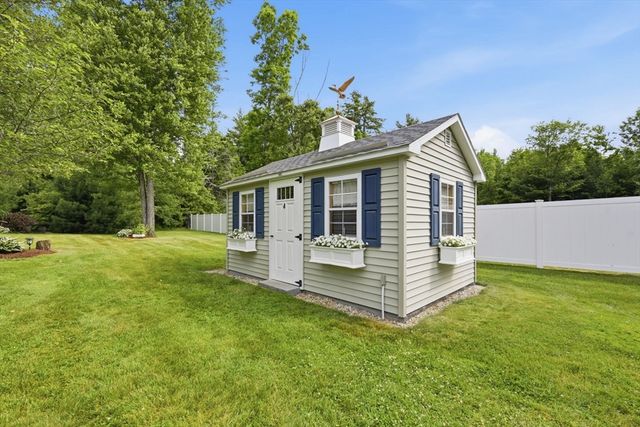 413 Batchelor St, Granby, MA 01033