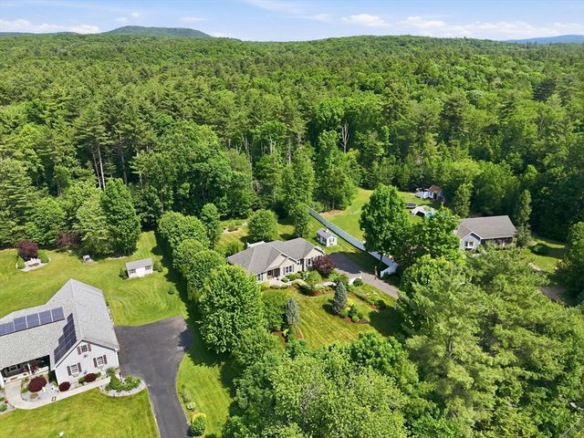 413 Batchelor St, Granby, MA 01033