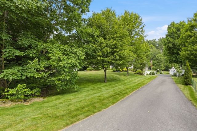 413 Batchelor St, Granby, MA 01033