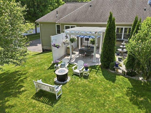 413 Batchelor St, Granby, MA 01033