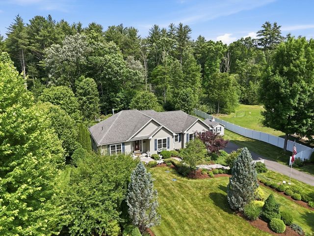 413 Batchelor St, Granby, MA 01033