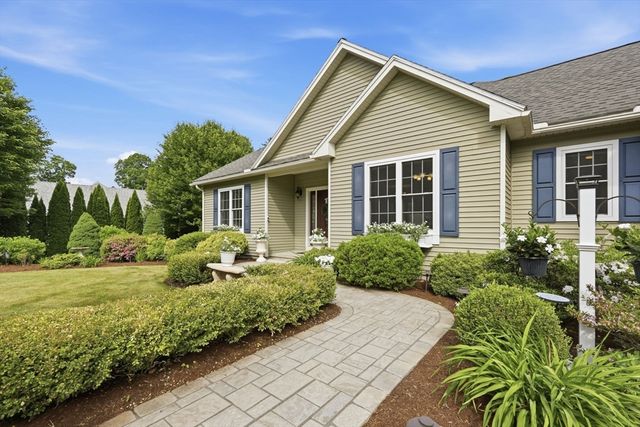 413 Batchelor St, Granby, MA 01033
