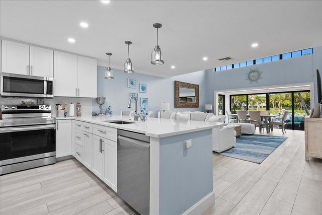 2359 TREASURE ISLE Drive 31, Palm Beach Gardens, FL 33410