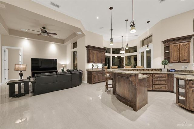 1815 El Mileno Drive, Palmhurst, TX 78573