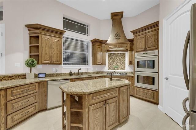 1815 El Mileno Drive, Palmhurst, TX 78573