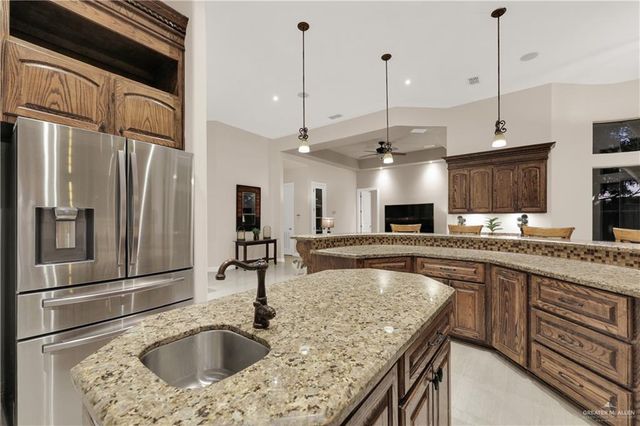 1815 El Mileno Drive, Palmhurst, TX 78573